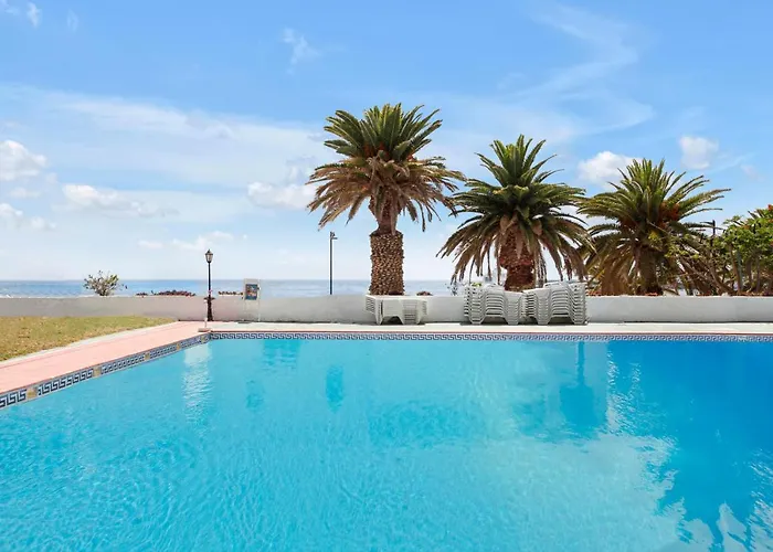 Stunning Holidays, Large Terrace On The Sea Apartmán *