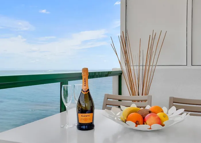 Apartamento Stunning Holidays, Large Terrace On The Sea *