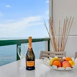 公寓 Stunning Holidays, Large Terrace On The Sea *