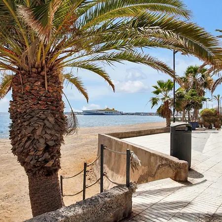 Stunning Holidays, Large Terrace On The Sea Apartament *