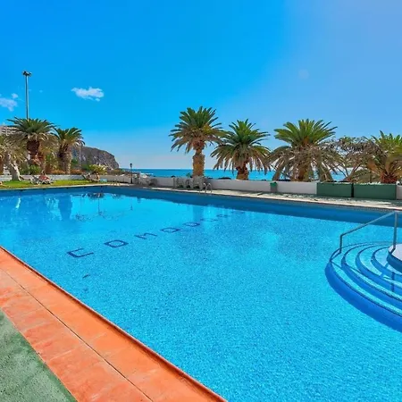 Apartment Stunning Holidays, Large Terrace On The Sea
