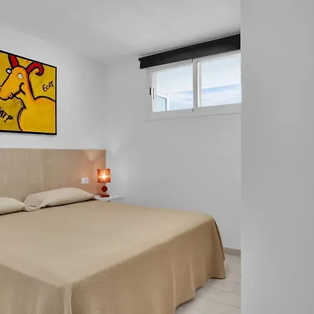 Stunning Holidays, Large Terrace On The Sea Apartament *