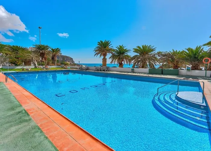Apartment Stunning Holidays, Large Terrace On The Sea