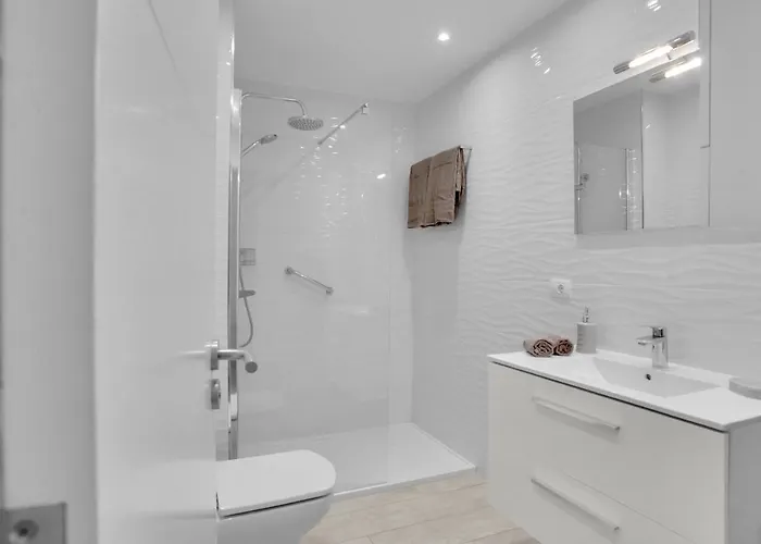 Apartment Stunning Holidays, Large Terrace On The Sea *