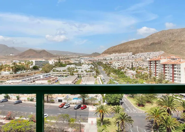 Apartment Stunning Holidays, Large Terrace On The Sea