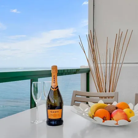 Apartamento Stunning Holidays, Large Terrace On The Sea *