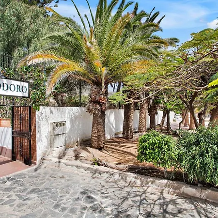 Stunning Holidays, Large Terrace On The Sea Daire